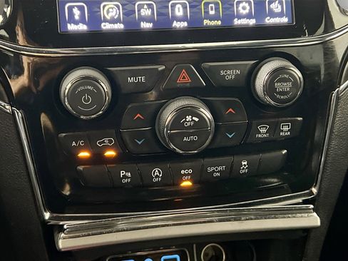 Used 2021 Jeep Grand Cherokee Limited w/ Luxury Group II image 27