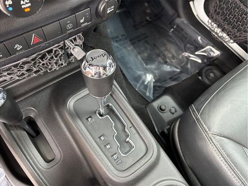 Used 2016 Jeep Wrangler Unlimited Rubicon AWD/4WD image 29