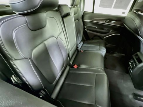 Used 2022 Jeep Grand Cherokee Limited AWD/4WD image 27