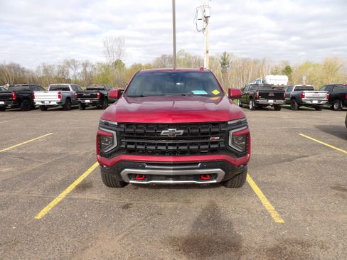 Used 2025 Chevrolet Suburban Z71 w/ Z71 Off-Road Package AWD/4WD image 2