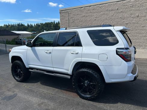 Used 2017 Toyota 4Runner TRD Off-Road Premium image 7