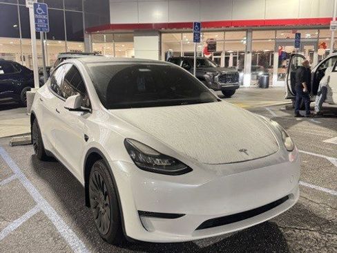 Used 2021 Tesla Model Y 2WD image 2