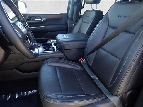 Used 2025 GMC Yukon XL Denali AWD/4WD image 13