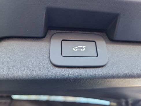 New 2026 Land Rover Discovery Limited Edition image 14