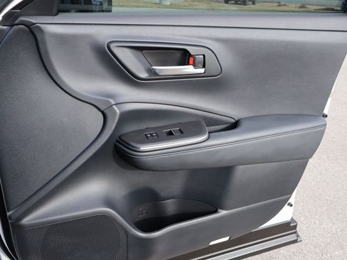 Used 2023 Toyota Crown Platinum image 14