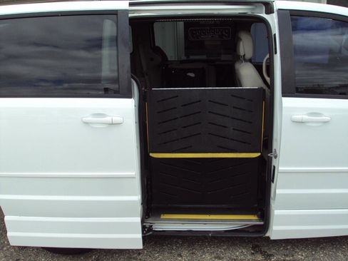 Used 2015 Dodge Grand Caravan SE w/ Quick Order Package 29E SE FWD image 14