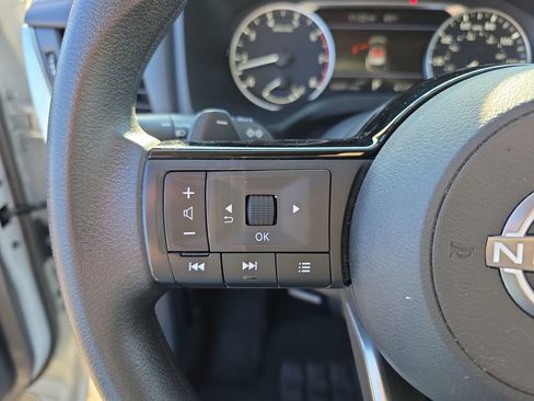 Used 2023 Nissan Rogue SV image 25