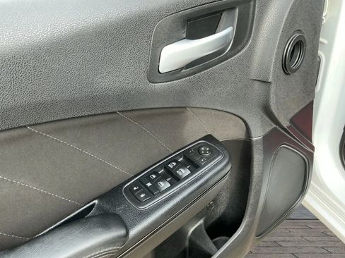 Used 2017 Dodge Charger R/T w/ Navigation & Travel Group image 11