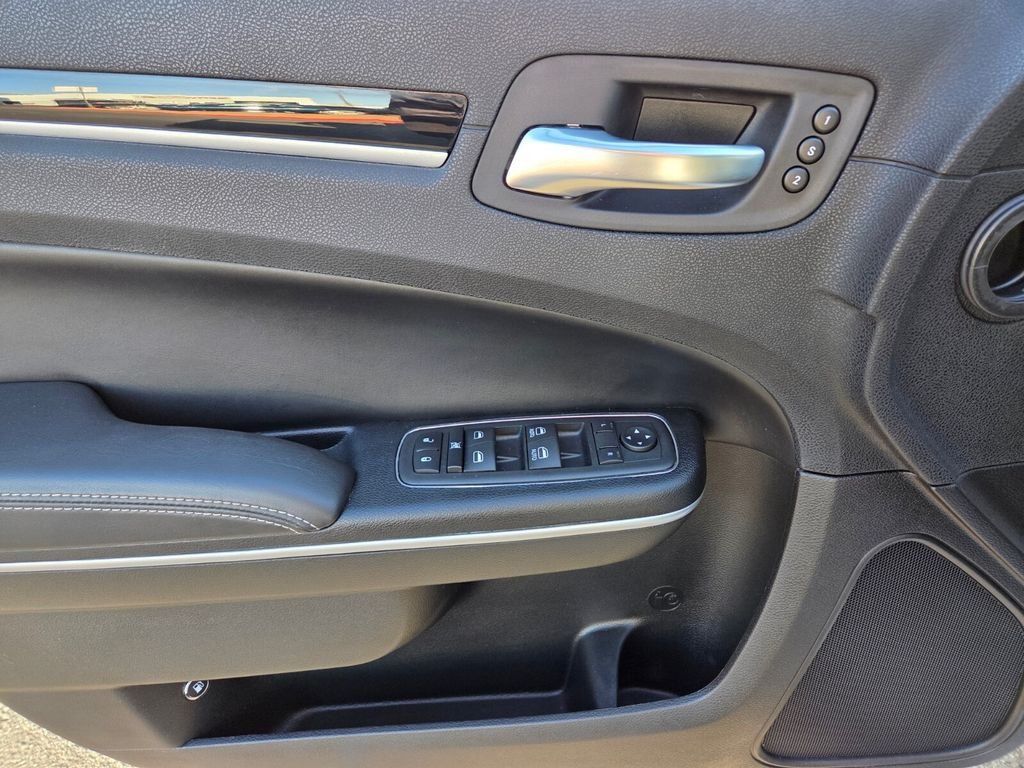 Used 2023 Chrysler 300 S w/ Comfort Group RWD image 23