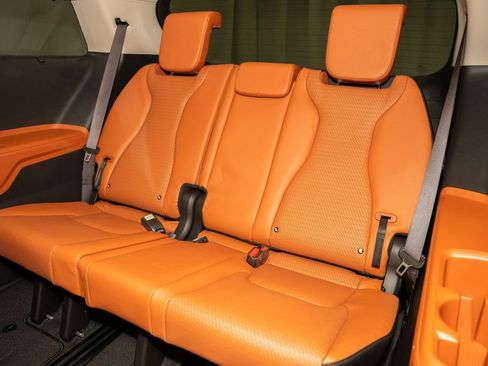 Certified 2024 Kia Carnival SX Prestige image 11