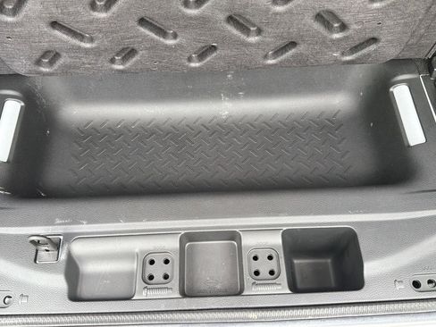 Used 2017 Jeep Wrangler Unlimited Sahara w/ Connectivity Group AWD/4WD image 23