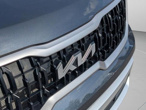Certified 2024 Kia Telluride LX image 12