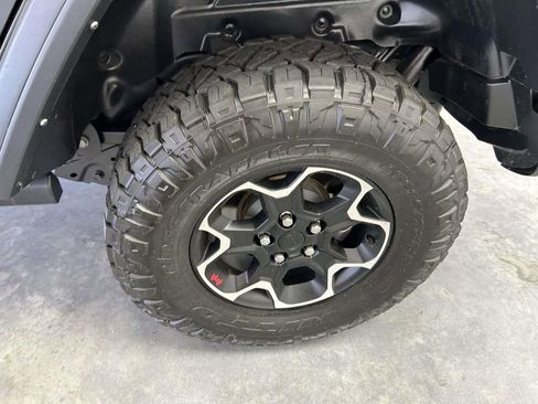 Used 2023 Jeep Wrangler Unlimited Rubicon w/ Cold Weather Group AWD/4WD image 10
