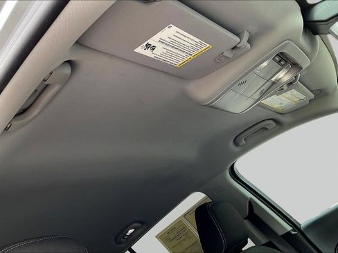 Used 2024 GMC Terrain SLE FWD image 31