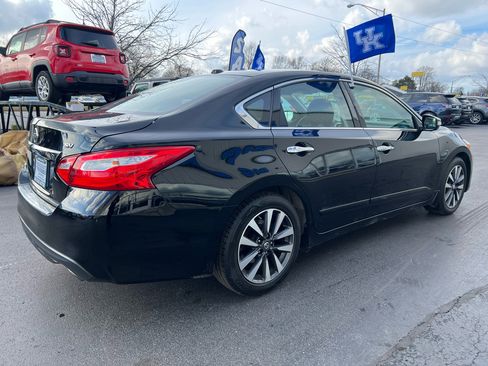 Used 2017 Nissan Altima 2.5 SV w/ Convenience Package image 6