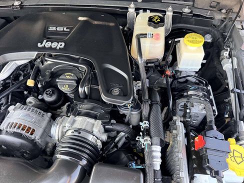Used 2020 Jeep Gladiator Overland AWD/4WD image 13