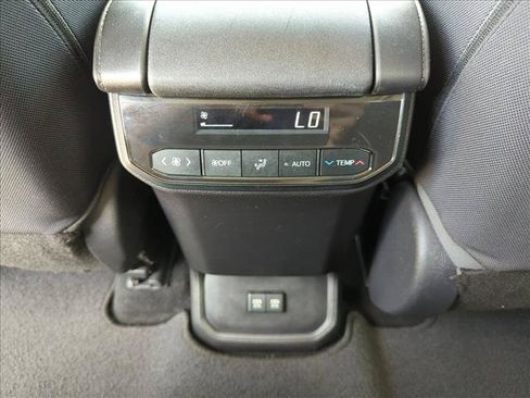 Used 2021 Toyota Highlander LE FWD image 16