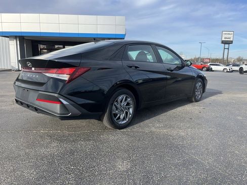 Used 2024 Hyundai Elantra SEL image 3