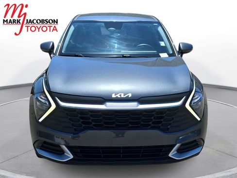 Used 2023 Kia Sportage LX FWD image 2