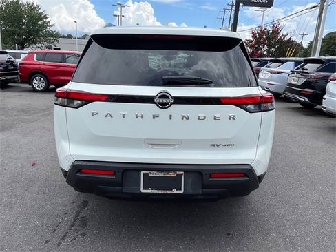 Used 2022 Nissan Pathfinder SV image 5