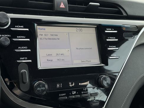 Used 2018 Toyota Camry L image 18