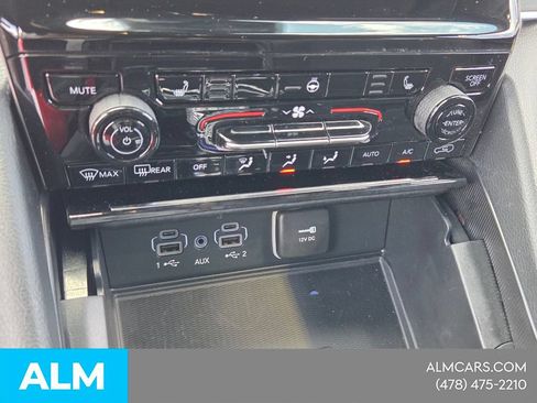 Used 2025 Jeep Grand Cherokee L Altitude AWD/4WD image 23