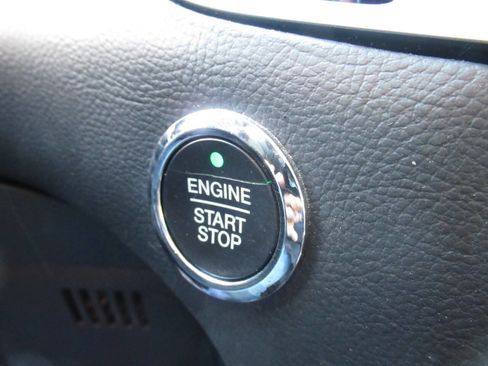 Used 2017 Ford Edge SE image 23