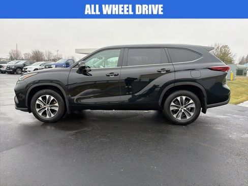 Used 2024 Toyota Highlander XLE image 7
