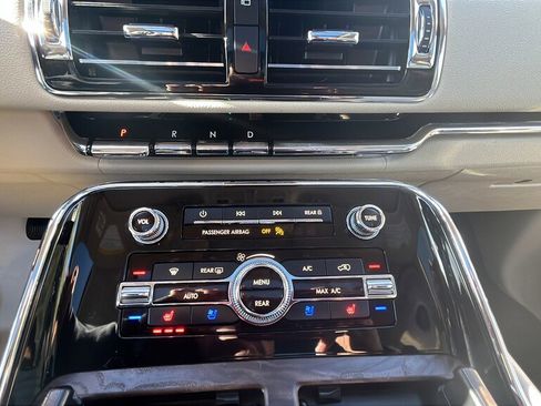 Used 2020 Lincoln Navigator Reserve w/ Luxury Package image 25