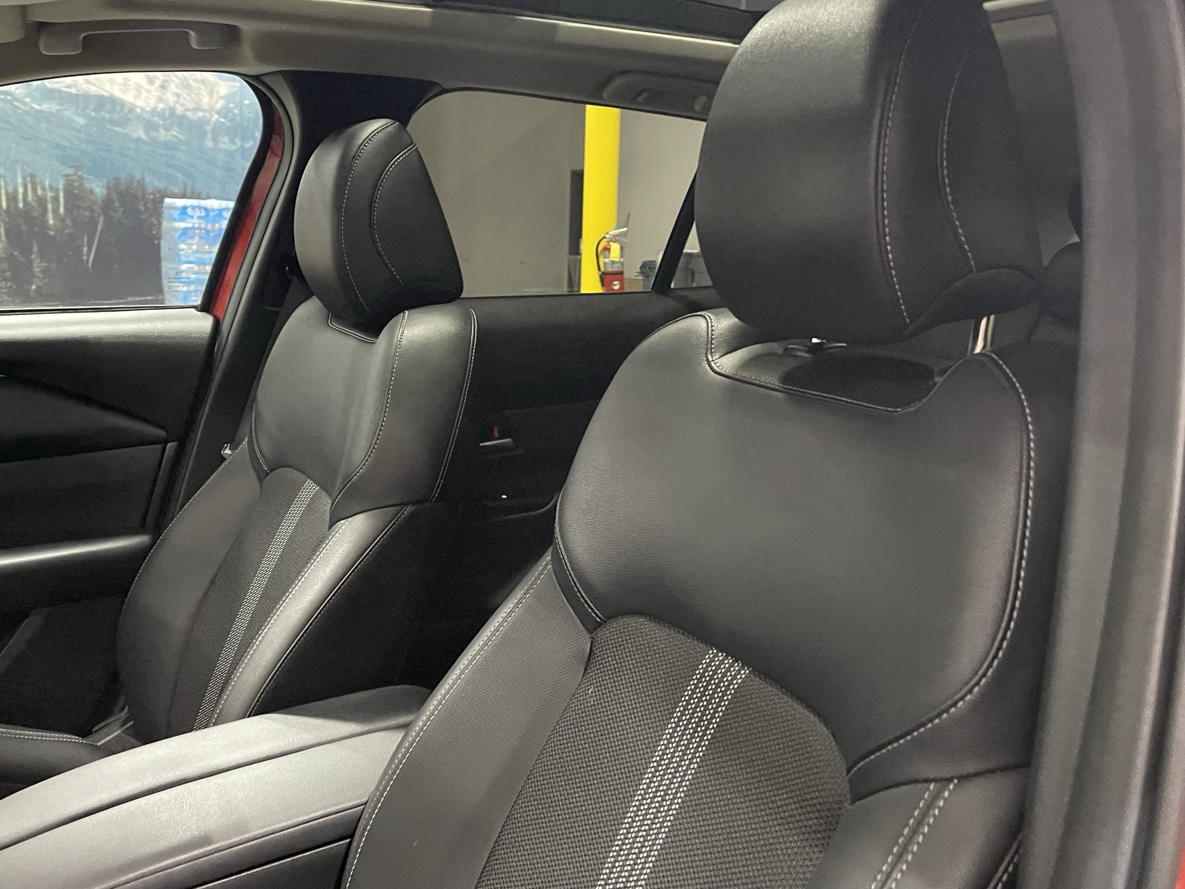 Used 2025 MAZDA CX-50 AWD 2.5 S w/ Premium Package image 19