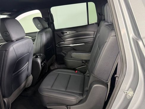 Used 2025 Chevrolet Traverse LT FWD image 27