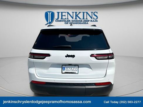 Certified 2024 Jeep Grand Cherokee L Altitude image 4