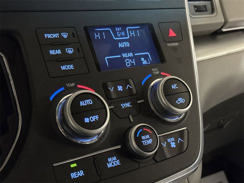 Used 2015 Toyota Sienna LE image 15