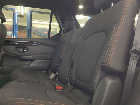 Used 2023 Honda Pilot Sport image 21