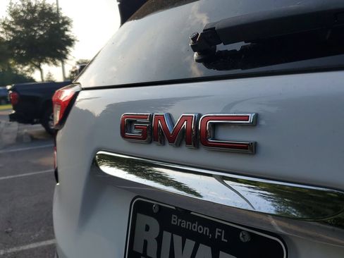 Used 2023 GMC Terrain SLE w/ Driver Convenience Package FWD image 6