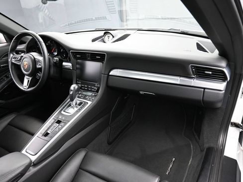 Certified 2019 Porsche 911 Targa 4 AWD/4WD image 29