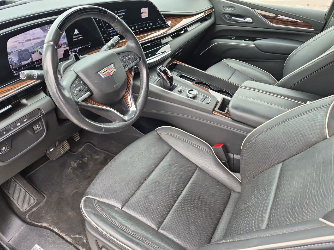 Used 2023 Cadillac Escalade Premium Luxury AWD/4WD image 2