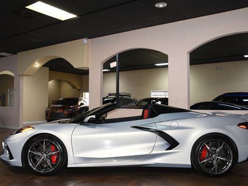 Used 2022 Chevrolet Corvette Stingray Convertible w/ Z51 Performance Package RWD image 51