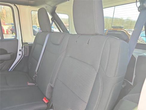 Used 2022 Jeep Wrangler Unlimited Sahara w/ LED Lighting Group image 15