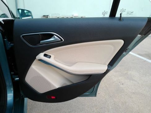 Used 2014 Mercedes-Benz CLA 250 image 24