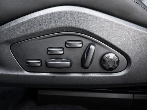 Certified 2025 Porsche Macan 4S Electric AWD/4WD image 20