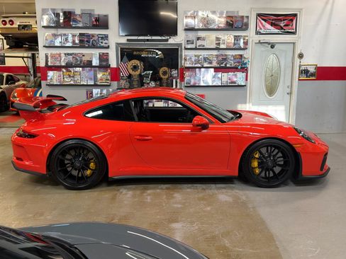 Used 2018 Porsche 911 GT3 w/ Sport Chrono Package RWD image 7