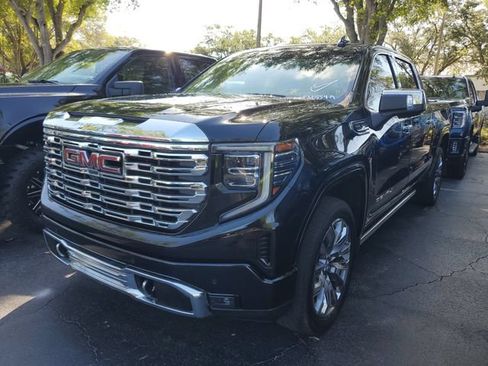 Used 2023 GMC Sierra 1500 Denali w/ Denali Reserve Package AWD/4WD image 2