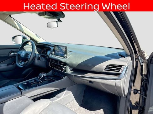 Used 2025 Nissan Rogue SV w/ SV Premium Package image 16