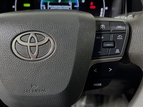 Used 2025 Toyota Camry LE FWD image 19