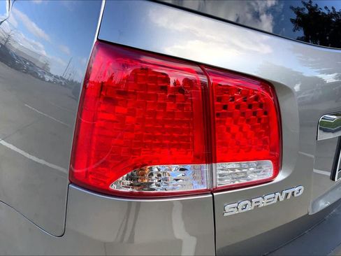 Used 2011 Kia Sorento LX image 27