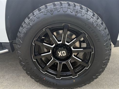 Used 2020 GMC Yukon SLT AWD/4WD image 23