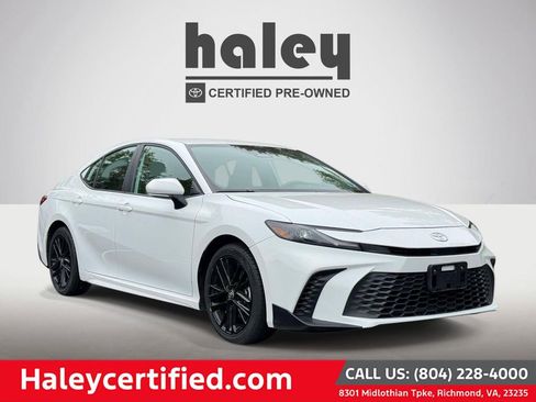 Used 2025 Toyota Camry SE FWD image 1