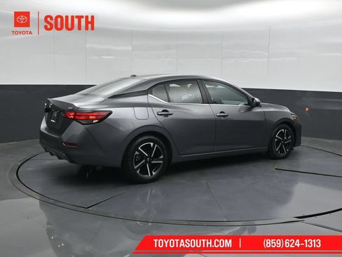 Used 2024 Nissan Sentra SV FWD image 2