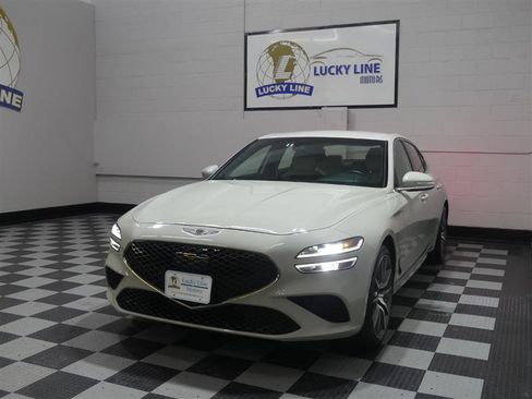 Used 2025 Genesis G70 2.5T image 4